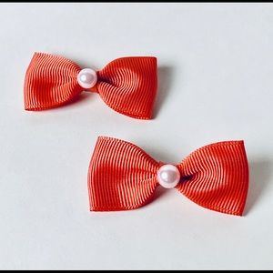 Peach bow hair clip set with pearl detail